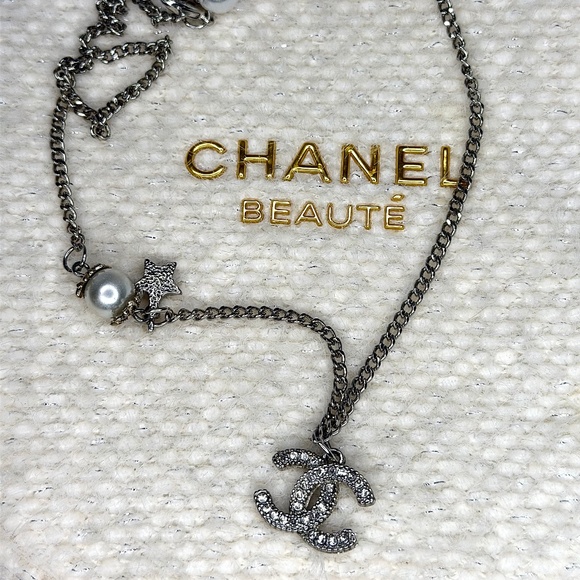 CHANEL Jewelry - Chanel Star Necklace with diamantés and pearl
